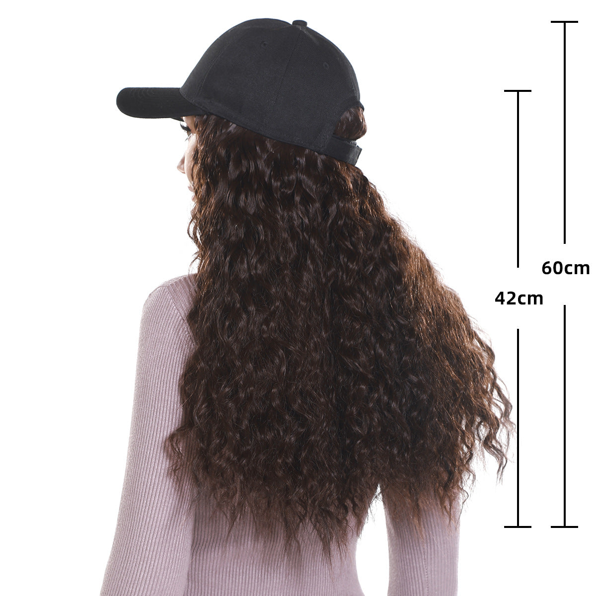 Damesmaïsgolf krullend haarpruik met zwarte baseballpet, middellange volumineuze synthetisch haarhoedpruikcombinatie