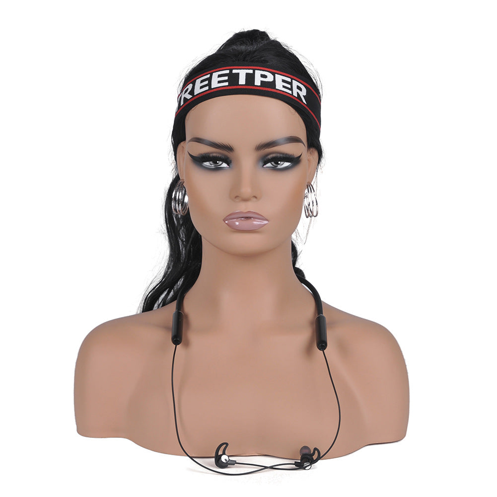 Pruikpresentatie, modelhoofd, koptelefoon, oorbellen, mannequin