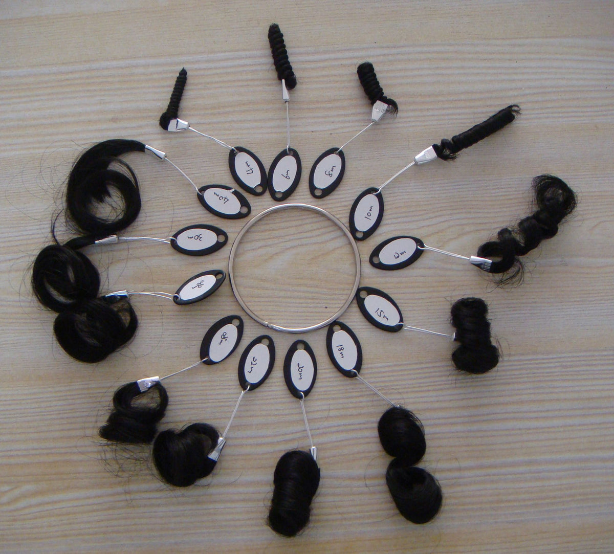 Curl and wave sample ring with 13 labelled samples from 4mm to 40mm