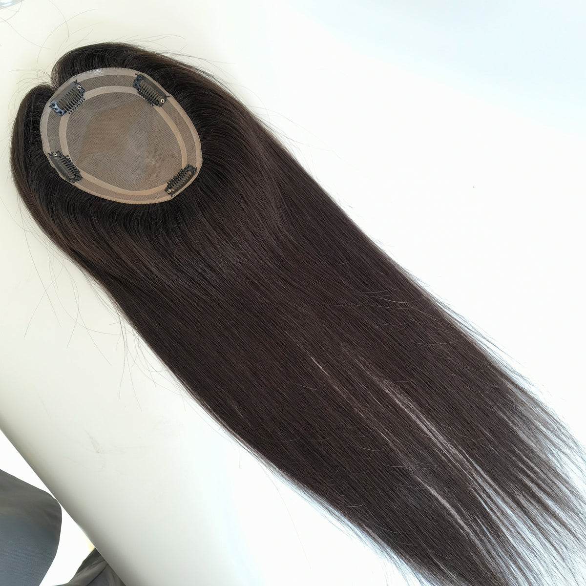 قطعة شعر عذراء ذات قاعدة أحادية بمشبك للنساء مقاس 5 × 6 بوصات